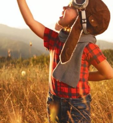 copil viseaza sa fie pilon