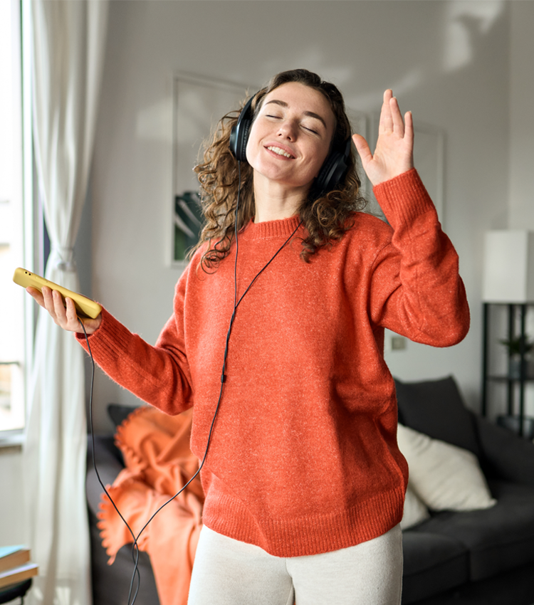 Fata fericita danseaza NN