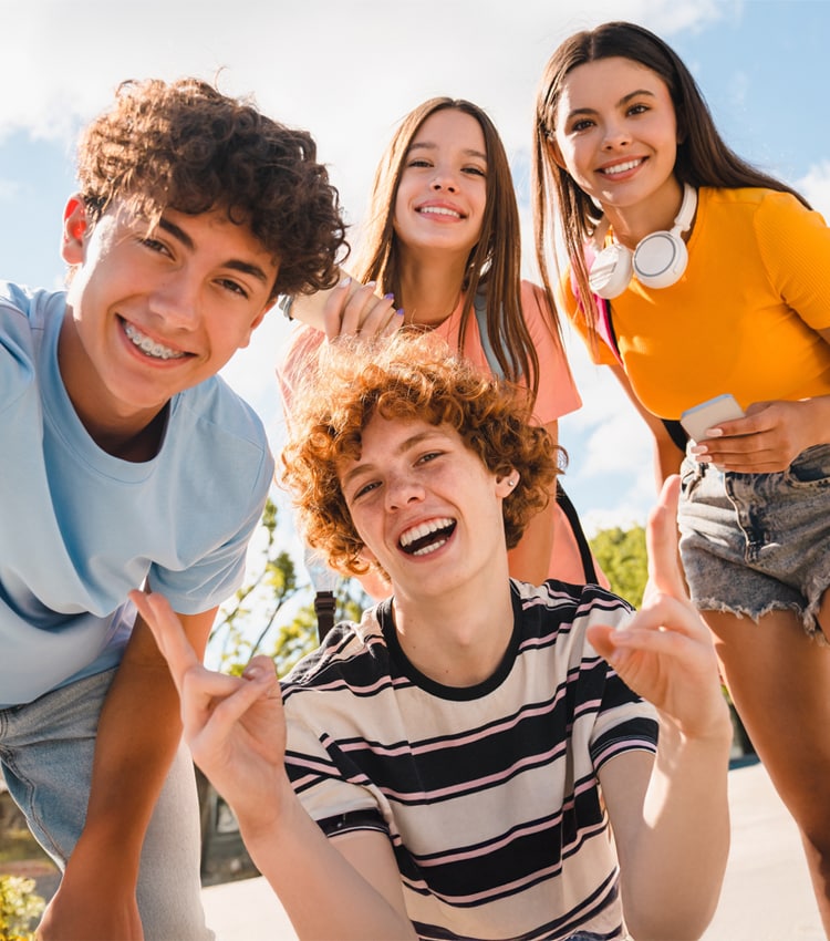 4 adolescenti protejati de asigurarea de sanatate nn