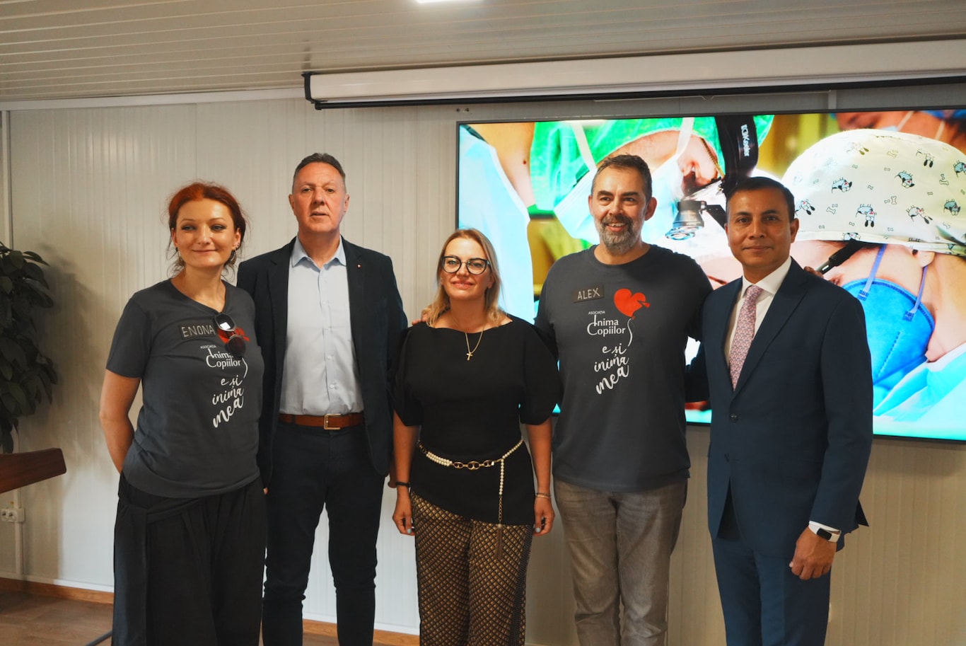 Reprezentanți ai echipei NN din România, ai Spitalului Marie Curie și din cadrul Asociației Inima Copiilor