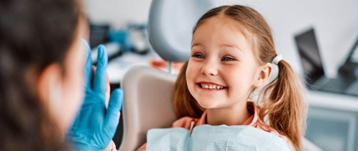 Prima vizită la dentistul pediatru: de la teamă la curaj