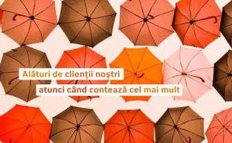 umbrele portocalii si text lipit pe poza alaturi de clientii nostri atunci cand conteaza cel mai mult