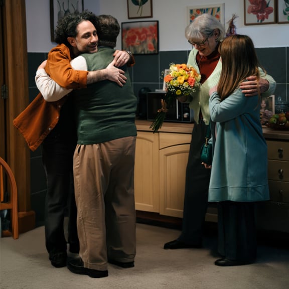 Parintii si copiii se bucura de noua asigurare NN Silver Care